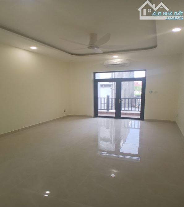 Bán nhà đường Võ Văn Kiệt, Cầu Ông Lãnh, Q1, 92m2, 4 tầng, thang máy, mới cong - 3