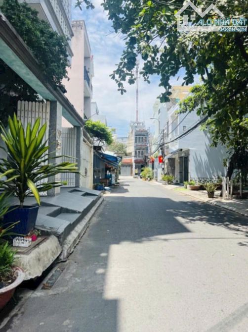 HIẾM,1 CĂN DUY NHẤT,NGAY TÊN LỬA NHÀ ĐẸP 2 TẦNG,HẺM Ô TÔ ĐỖ CỬA,65M2 (4×16),4PN,CHỈ 4.xxtỷ - 4