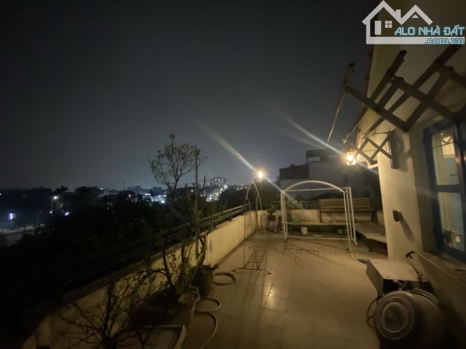 Biệt thự sân vườn Ngọc Thuỵ (trong đê) dt 430m2. Mặt tiền 11m. Giá đầu tư - 4