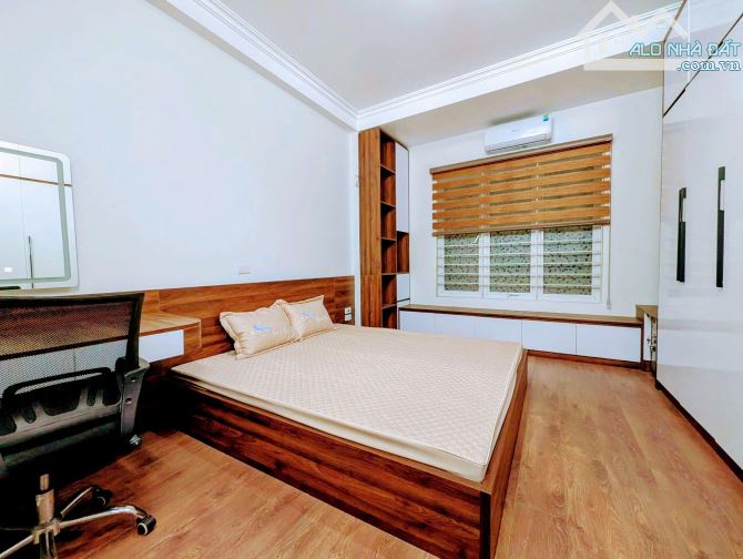 Phố Hà Kế Tấn - Dân xây 6 tầng - Phân Lô - Sát ô tô -Full nội thất -Trước nhà rộng thoáng. - 4