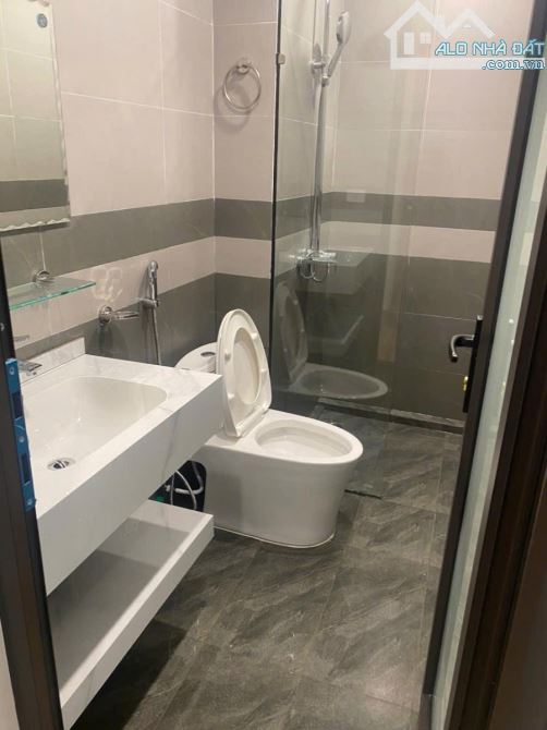 Nhà Đẹp! Nhà 5 tầng,ô tô dừng đỗ, thông các ngả ngay vành đai 3.5, ngã tư Nhổn, Hơn 5 tỷ - 4