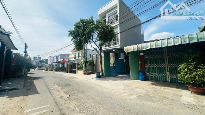 Nhà mặt tiền kinh doanh gần BigC GO, phường Dĩ An, thành phố Dĩ An. 15 tỷ - 4
