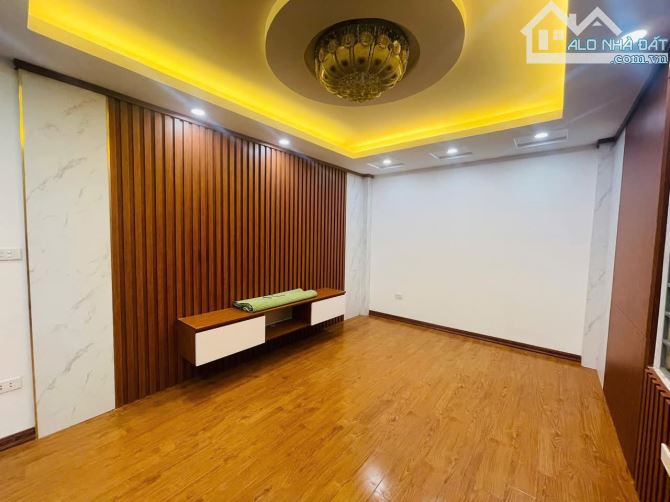 LÔ GÓC 2 THOÁNG NGÕ 68 TRIỀU KHÚC NHÀ ĐẸP Ở THÍCH SỞ HỮU NGAY 33M2 x5tầng. Giá :6,4tỷ. - 4