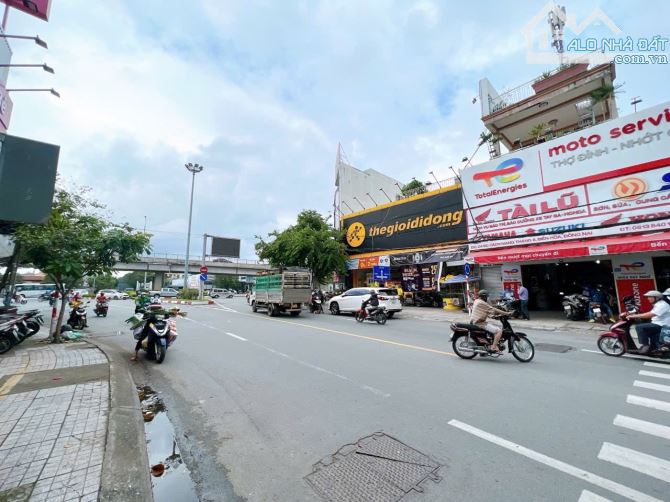 14tỉ có bớt.Bán nhà mặt tiền CMT8 p.Quang Vinh (130m2) SHR Hoàn Công (368m2) Nhà 4 lầu . - 4