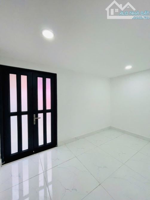 CƠ HỘI VÀNG khi mua nhà 1 trệt 1lầu, 2PN GIÁ TỐT TẠI ngã 3 Mỹ Hạnh gần chợ giá 395trieu - 4