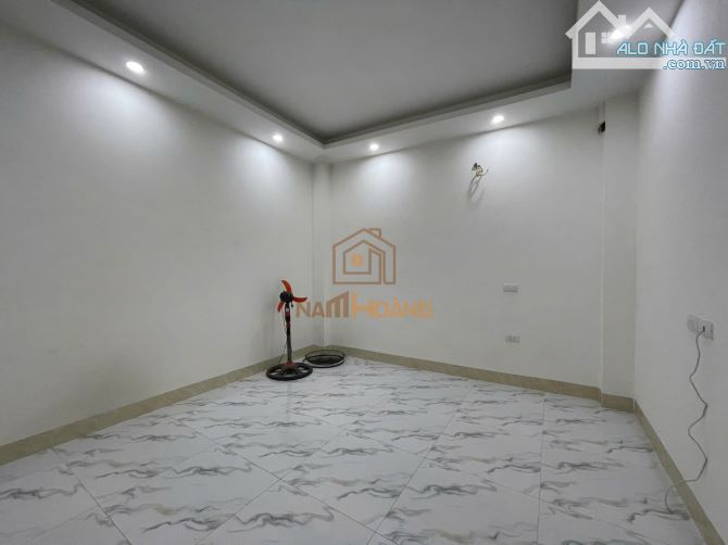 Nhà đầu phố Quang Lãm gần ngay UBND phường Phú Lãm~36m2x4T, 5 phòng/ ôtô đỗ gần/ ảnh thật - 4