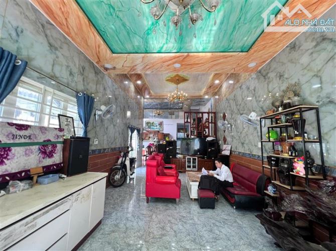 BIỆT THỰ MINI BÀ ĐIỂM - 200M2 NGANG GẦN 7M - GIÁP PHAN VĂN HỚN Q12 - HƠN 5 TỎI - KHU VIP - 4