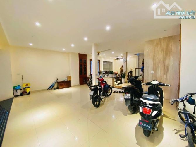 PHÂN LÔ PHỐ 8/3 - HAI BÀ TRƯNG - GARA - THANG MÁY - Ô TÔ TRÁNH - 83M X 7 TẦNG - MT 7.5M - 4