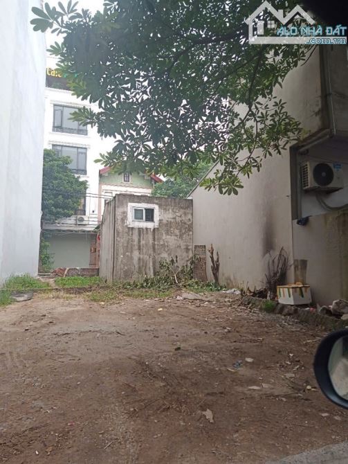 đất Giang Biên 30m2, ô tô tải vào tận nơi, hàng xóm biệt thự, giá 3.5 tỷ - 4