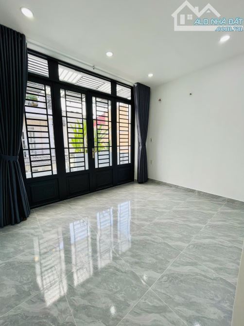 BÁN NHÀ 3 TẦNG – HẺM 5M NHỰA – GẦN HOÀNG BẬT ĐẠT, CỐNG LỠ – 4PN – GIÁ NHỈNH 6 TỶ - 5