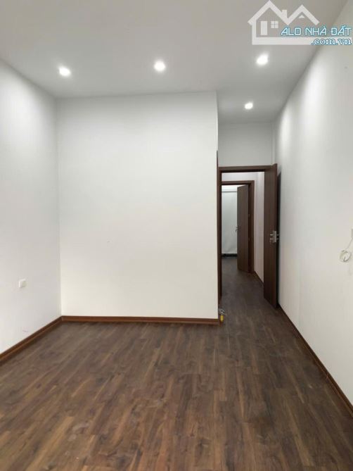 BÁN NHÀ ĐẸP Ở NGAY NGÕ TOÀN THẮNG, PHỐ KHÂM THIÊN. DT 50M2, XÂY 5 TẦNG. GIÁ CHỦ CHÀO 10 TỶ - 5
