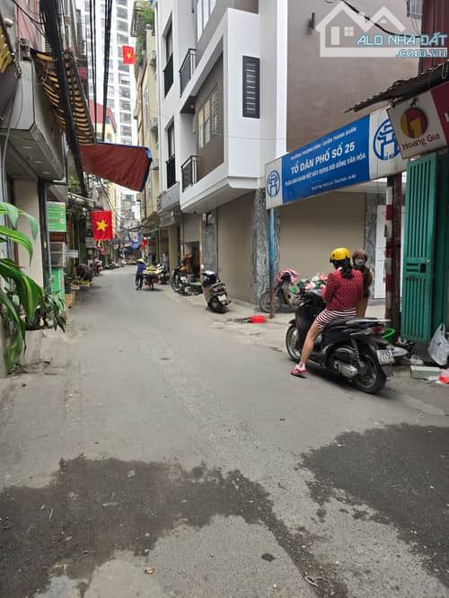 Bán nhà phố Cự Lộc, 5 tầng giá 6,5tỷ - 6