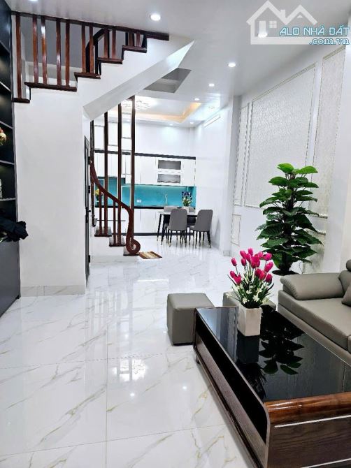 🏘️🏘️🏘️ Bán nhà Dịch Vọng Hậu 45m-5T - Ngõ Thông - Gần Phố - 6