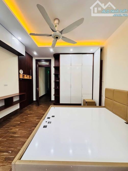 8,2 TỶ-  SIÊU PHẨM-LÊ QUANG ĐẠO-DT 49m-5 TẦNG-MT 3,8m-DÂN XÂY - 15M O TÔ - 2 THOÁNG - 6