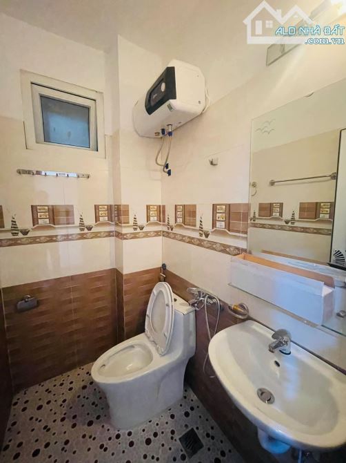 LÔ GÓC 2 THOÁNG NGÕ 68 TRIỀU KHÚC NHÀ ĐẸP Ở THÍCH SỞ HỮU NGAY 33M2 x5tầng. Giá :6,4tỷ. - 7