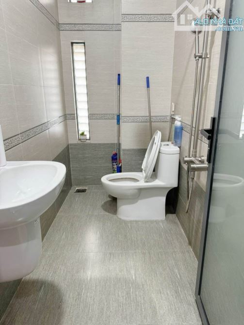 Cô Hằng bán lổ nhà đường Phùng Hưng, Quận 5. Giá 4,5 tỷ/ 4,5x14m - Nội thất gỗ âm tường - 7