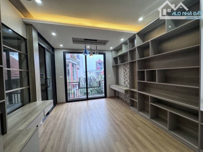 🏡 Nguyễn Văn Cừ - Long Biên - 52m2 - 12 tỷ - Ô tô - Dân xây - 8