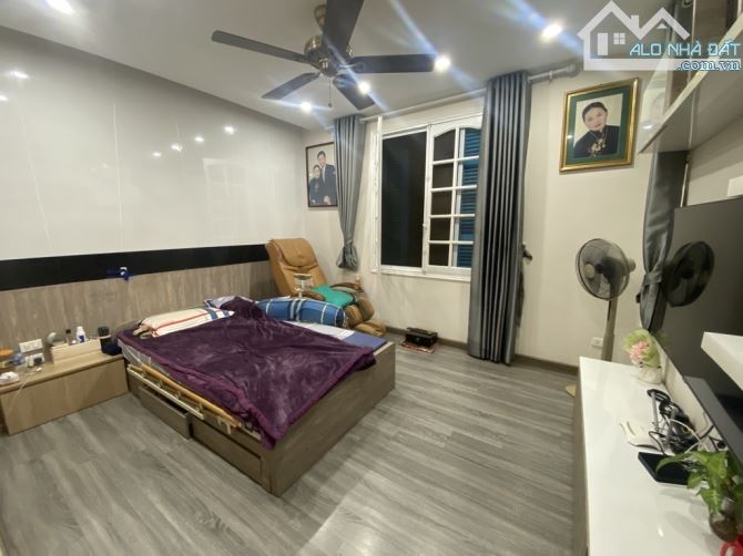 Biệt thự sân vườn Ngọc Thuỵ (trong đê) dt 430m2. Mặt tiền 11m. Giá đầu tư - 9