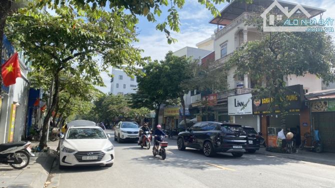 Cần bán gấp mảnh đất tại phố Việt Hưng. Diện tích 70m2, Mt 4,6m, Giá 7,3 tỷ
