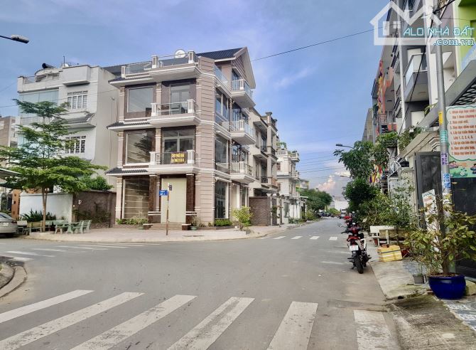 Bán đất Bình Tân - hẻm xe hơi -gần chợ -62,3m2 - full thổ -Sổ hồng Gốc