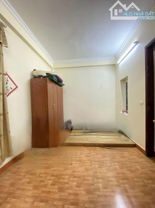 BÁN NHÀ DÂN XÂY Lạc Long Quân, Cầu Giấy 40m 5T MT5m. 8.7 tỷ