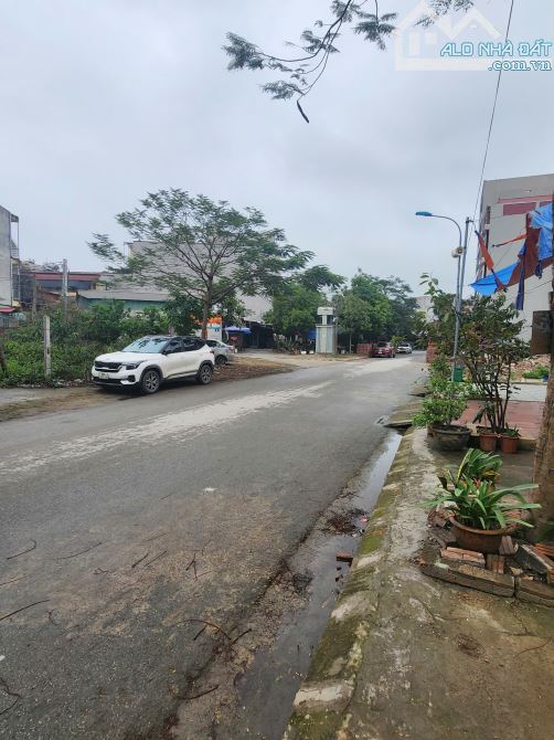 Bán đất Chu Mẫu 1 nhin vườn hoa . dt 92,5m . mt 5m . hướng TB , giá 4ty8