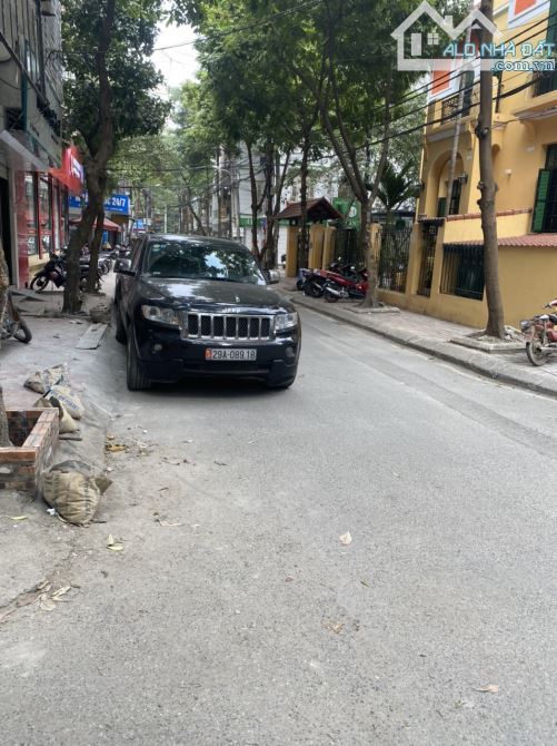 Cho thuê nhà ngõ 11 Khuất Duy Tiến- Thanh Xuân dt 55m x5 tầng, mt 4.5m. giá 20tr