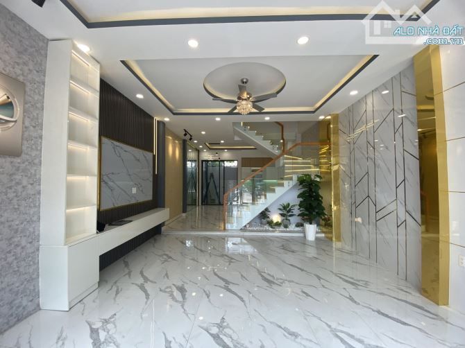 Giảm chào 400 triệu, bán nhà Dĩ An, 3 tầng 4 PN, Hoàn công 4 tỷ nhỉnh