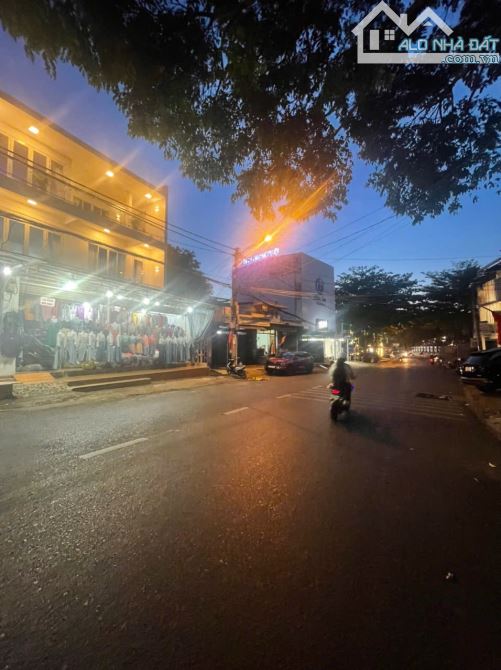 Bán nhà 4 tầng mặt tiền đường Quang Trung , TP BMT , Đắk Lắk