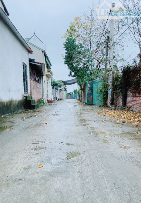Bánn đất đẹp hàng xóm cầu Thượng Cát ô tô vào tận đất zá rẻ