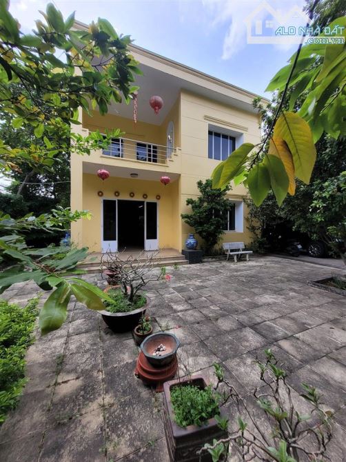 BÁN ĐẤT 870M2 CÓ SẴN BIỆT THỰ MẶT TIỀN ĐƯỜNG PHÚ CHÂU PHƯỜNG TAM PHÚ THỦ ĐỨC GIÁ TỐT 72 TỶ
