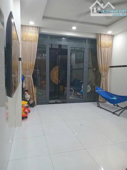 Nhỉnh 3 TỶ có nhà 3PN full nội thất - BTCT - Cách MT 30m - 56m2 CN đủ