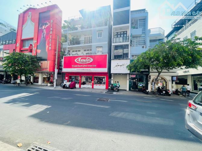 Ngộp bank 20 tỷ, mặt tiền Nguyễn Đình Chiểu, Q3, đoạn 2 chiều, thuê khoáng 70tr/tháng
