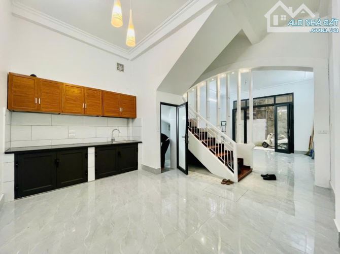 BÁN NHÀ NGÕ 121 KIM NGƯU,54M,3TẦNG,8,3 TỶ,NGÕ XE 3 GÁC.
