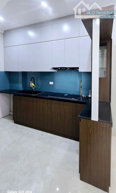 TRƯƠNG ĐỊNH, SÁT Ô TÔ, BA BƯỚC CHÂN RA MẶT PHỐ CÁCH BÃI ĐỖ XE 30M 5 TẦNG 40M2 7,6 TỶ