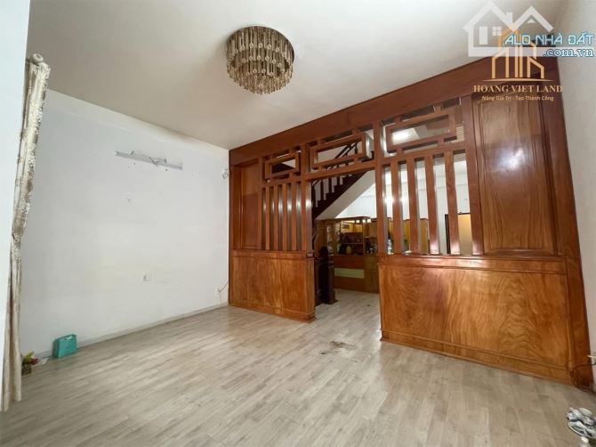 BÁN NHÀ 3 LẦU ĐƯỜNG LÝ CHÍNH THẮNG. DT:6x17,7M. GIÁ: 7,5 TỶ
