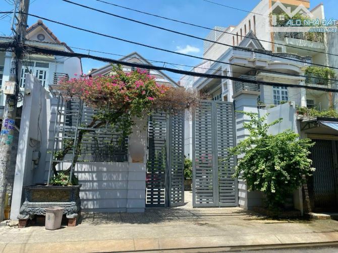 Bán biệt thự mái thái siêu đẹp đường Tân Hiệp Hóc Môn, ngộp bank