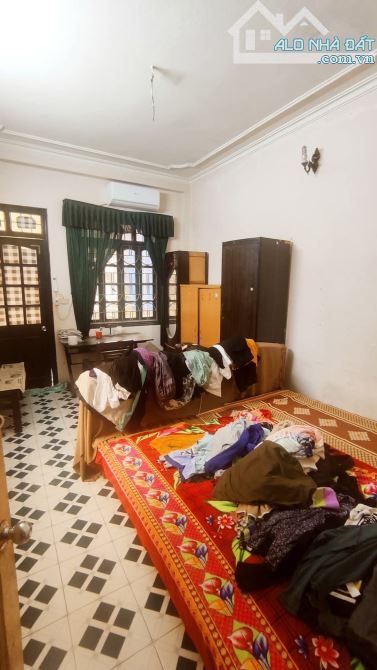 Bán đất tặng nhà 4 tầng cũ, phố Khương Trung -Thanh Xuân, Lô góc 3 mặt đường. 56m 17.35 tỷ