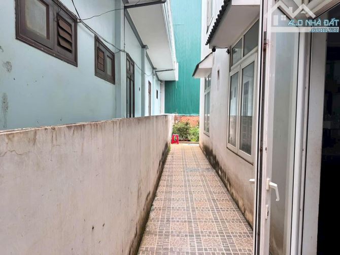 Bán nhà mặt tiền mặt tiền 1 trệt 3 lầu - đường Hà Huy Tập  - Diện tích : 7,7x30m  - Thổ cư