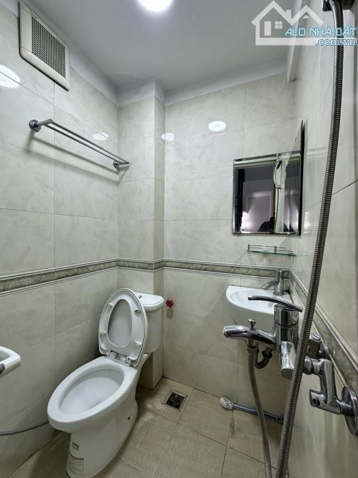 Bán nhà Chùa Bộc - Đống Đa. Diện tích 25m, 5 tầng, mặt tiền 4.2m. Giá 4.99 tỷ