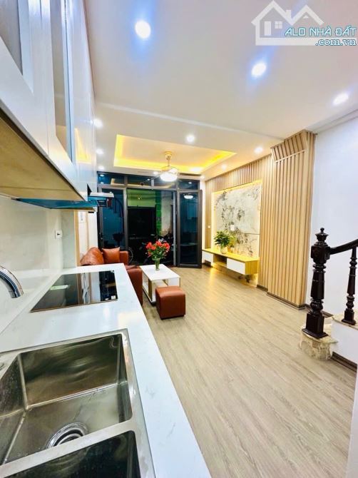 HÓT CỦA QUẬN HBT- PHỐ HỒNG MAI-6 TẦNG NHỈNH 4 TỶ-RỘNG THOÁNG- Ô TÔ ĐỖ