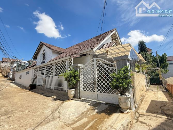 Chủ Ngộp Bán Gấp Villa Góc Hai Mặt Tiền 200m2 Ngang 10m Đường Vạn Hạnh Giá Chỉ 8,5 Tỷ