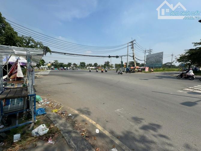 cho thuê 3000m2 đất trống góc 2 mặt tiền ngay 3 khu dân cư Nguyễn Văn Linh bình chánh