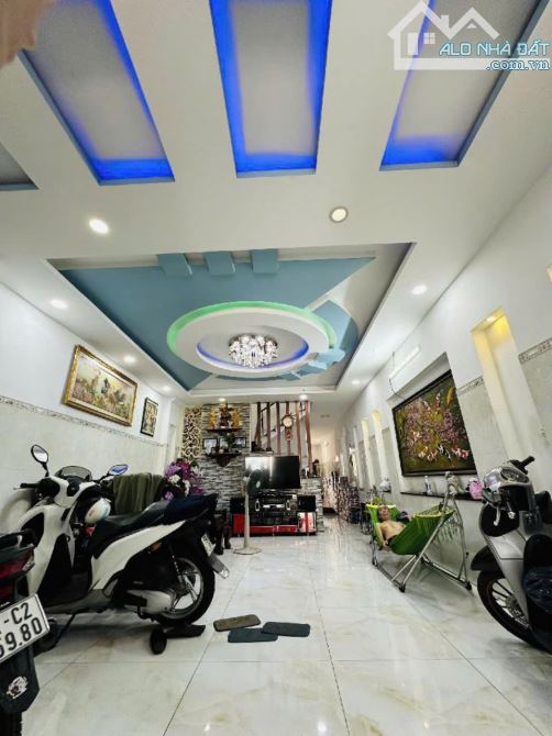 Bán Nhà Mặt Tiền Bùi Thế Mỹ, Tân Bình, 133m2, 4 Tầng Mới, Nội Thất Cao Cấp, Nhỉnh 17 Tỷ TL