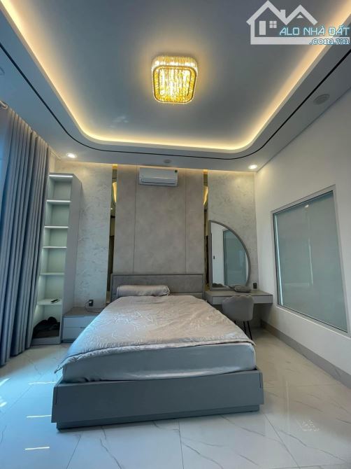 NHÀ MĂT TIỀN ĐƯỜNG NGUYỄN TRÃI PHỐ CŨ DT 8x18.5m GIÁ 19.5 TỶ