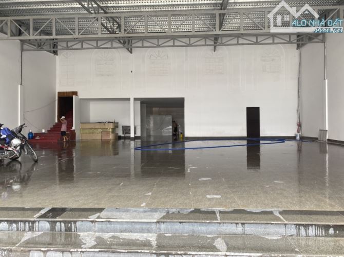 CHo thuê mbkd mặt tiền đường Nguyễn văn khối 17x27m thông suốt