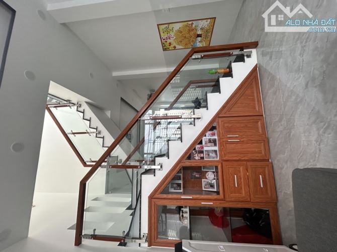 Bán gấp nhà mới, vào ở ngay, đường Hồ Học Lãm, gần Aeon Bình Tân, 2 lầu, 4.35tỷ Tl
