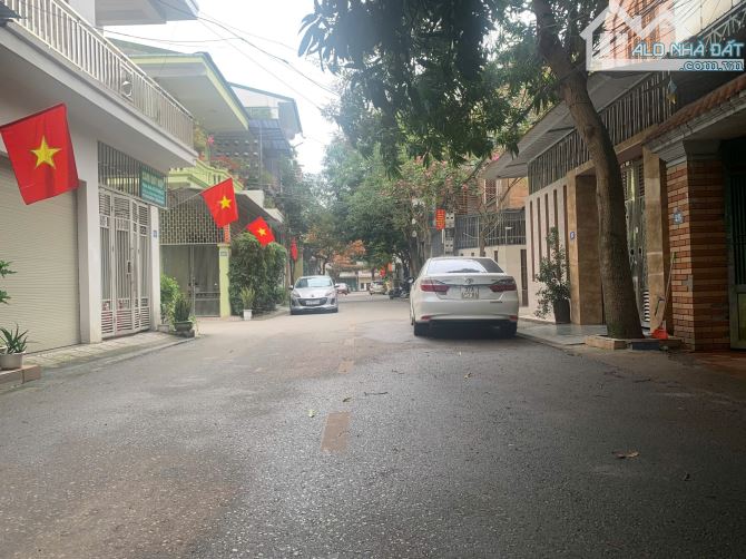 nhà 2 tầng ngõ Nguyễn Đức Cảnh