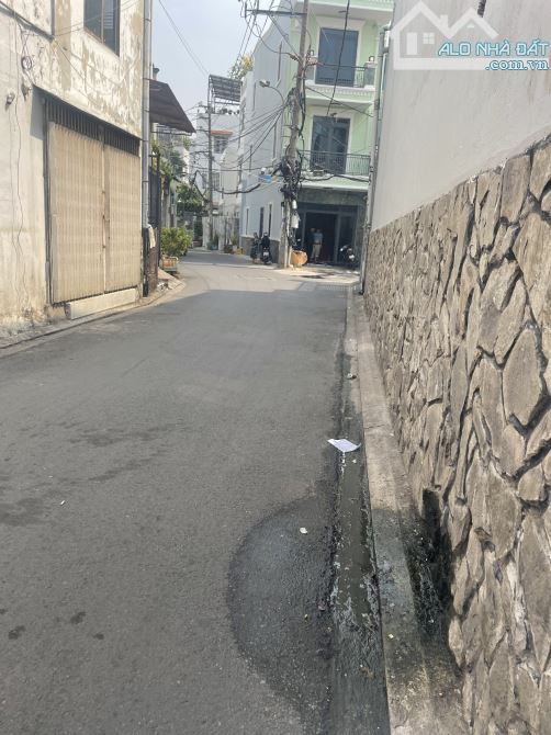 BÁN NHÀ NHỎ TÂN BÌNH - CHỈ 1.X TỶ - LẠC LONG QUÂN - SHR - NHÀ NỞ HẬU - 2 TẦNG CÓ LAN CAN