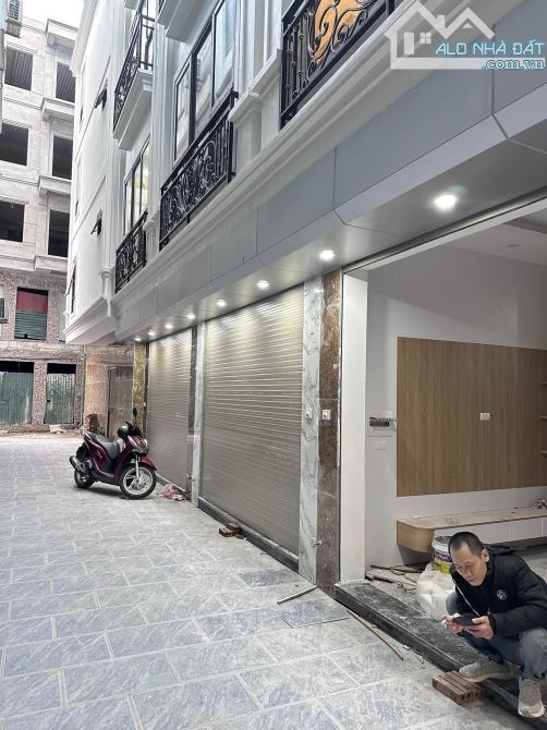Bán nhà Hai bà trưng, hồng mai, ngõ quỳnh ,thanh nhàn. Giá 8.3 tỷ có thang máy
